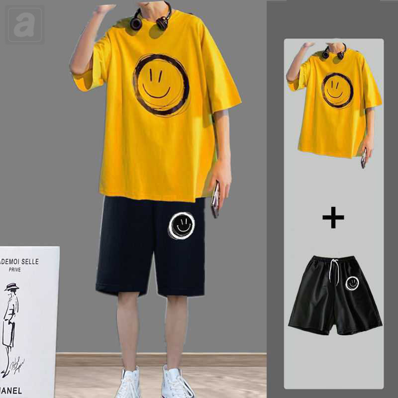 黃色T恤+黑色短褲