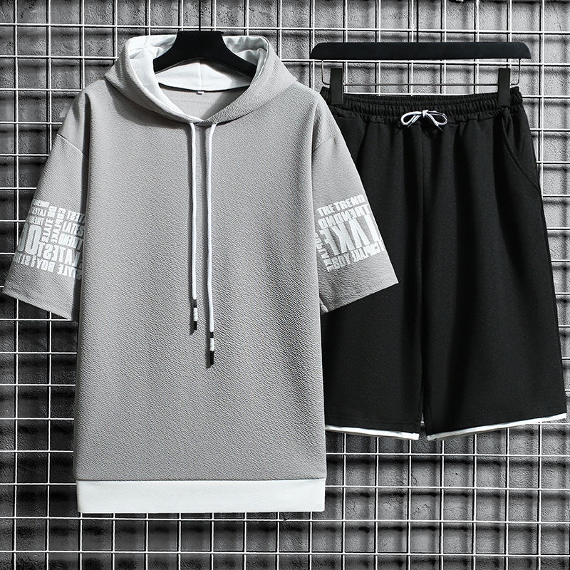 淺灰色/T恤+黑色/短褲
