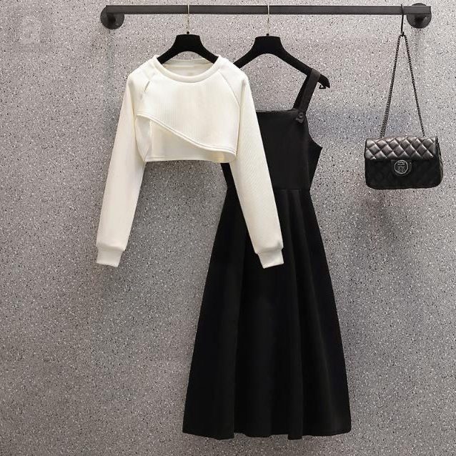 白色/罩衫+黑色/洋裝