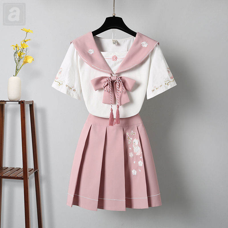 白色/T恤+粉色/半身裙類