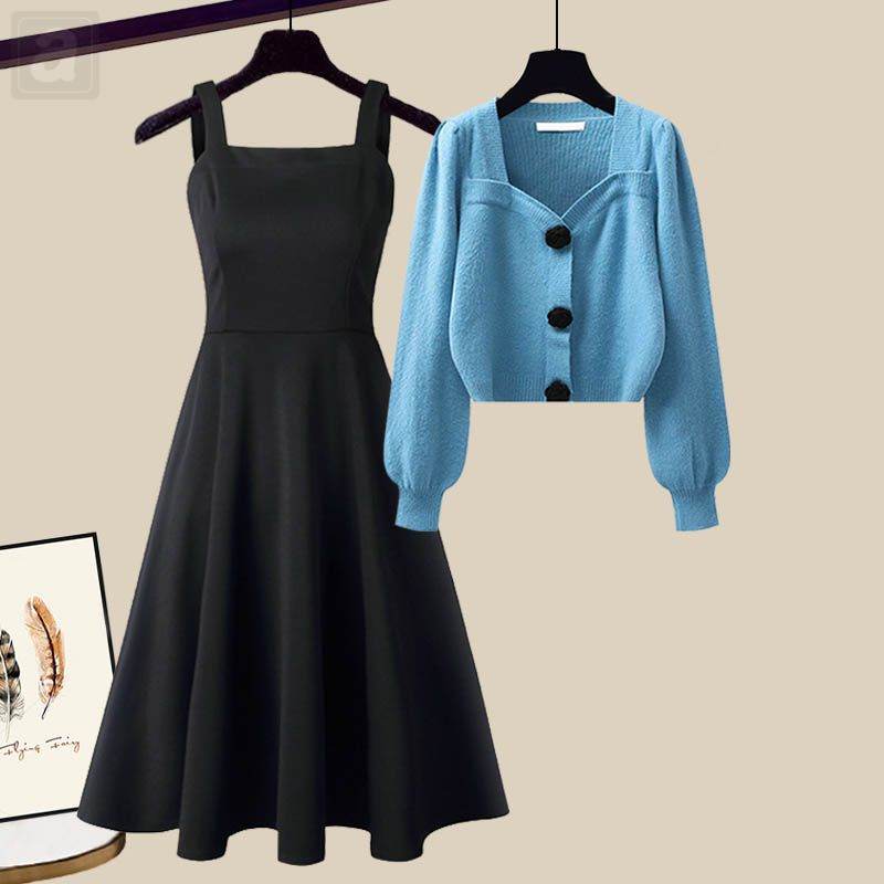 藍色毛衣+黑色連衣裙兩件套