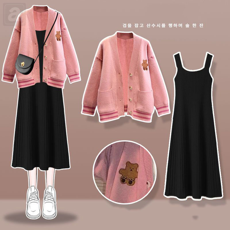 粉色毛衣+黑色連衣裙