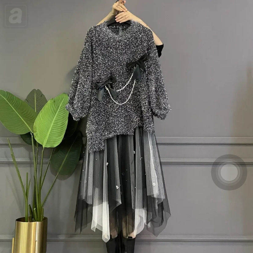 深灰色/毛衣+黑色/半身裙類