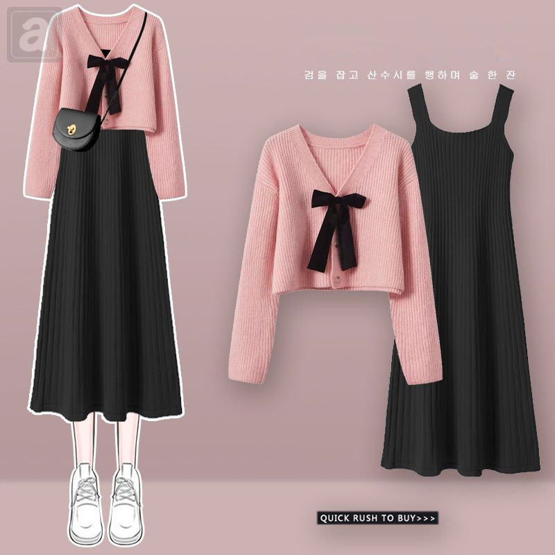 粉色上衣+黑色裙子