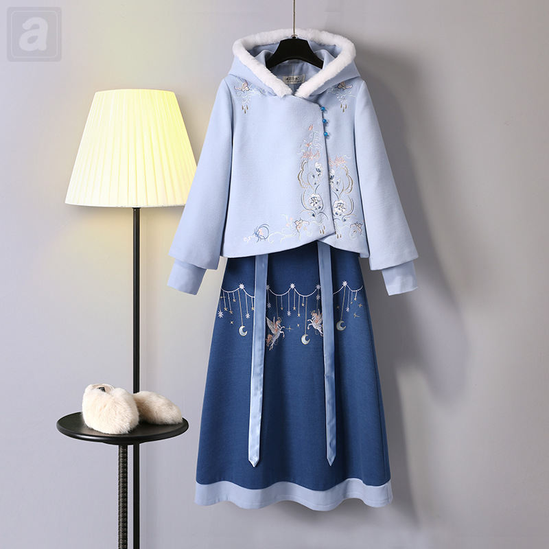 淡藍色/上衣+深藍色/裙子