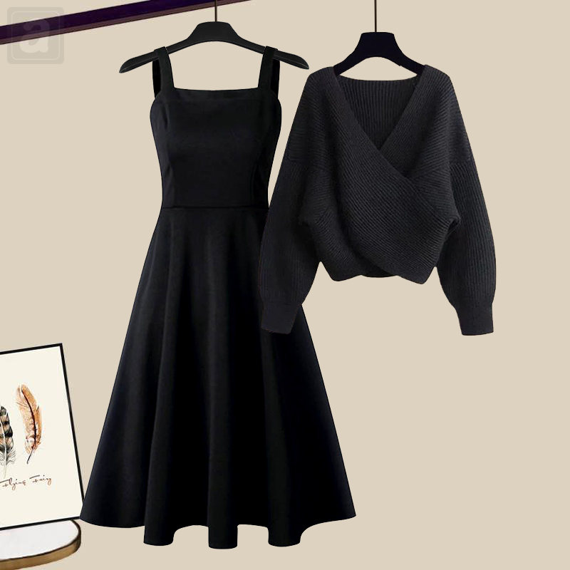 黑色毛衣+黑色裙子