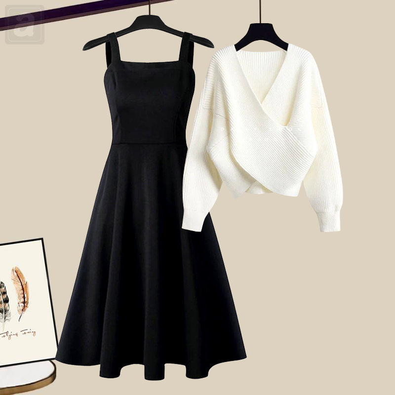 白色毛衣+黑色裙子
