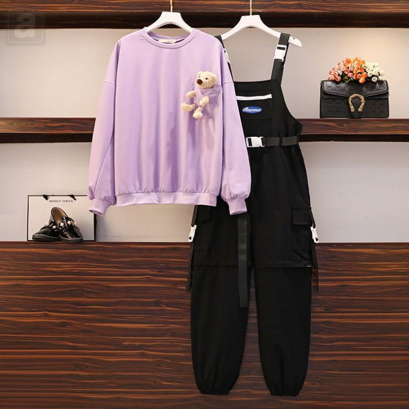 紫色衛衣+黑色背帶褲