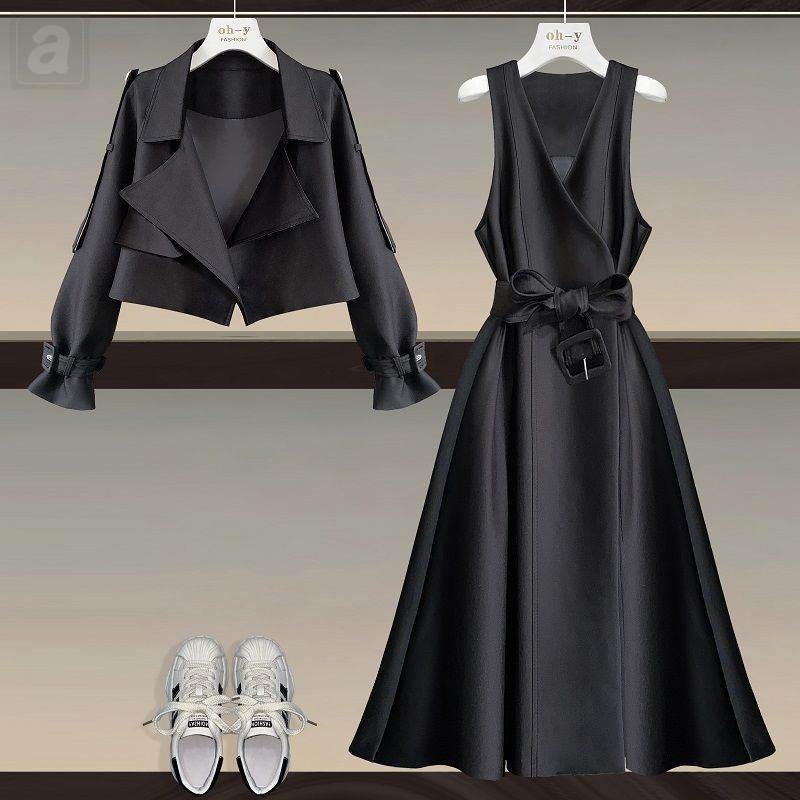 黑色西裝外套+黑色洋裝/套裝