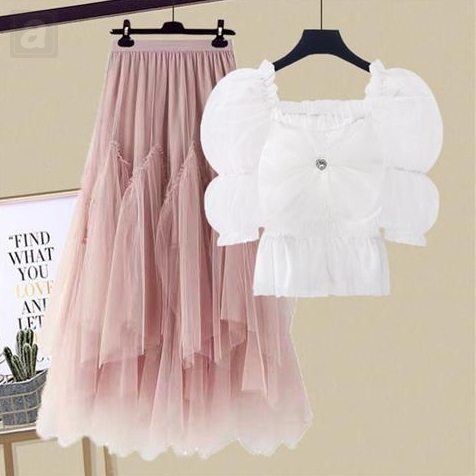 白色襯衫+粉色半身裙類