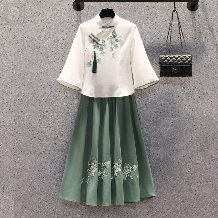 白色/上衣+綠色/半身裙類