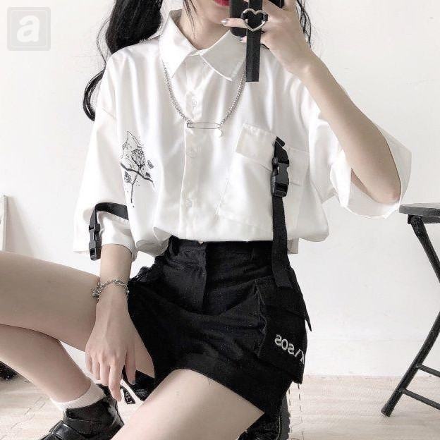 白色襯衫+黑色短褲