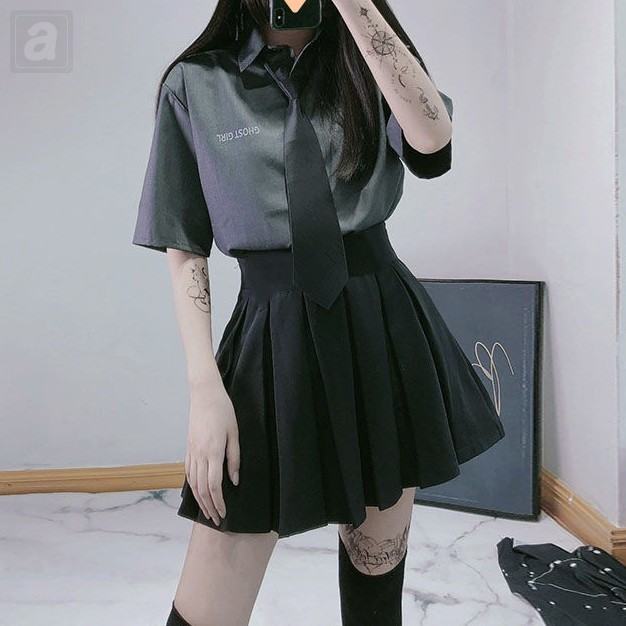 灰色/襯衫+黑色/百褶裙+領帶