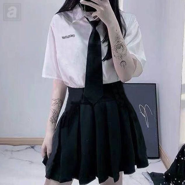 白色/襯衫+黑色/百褶裙+領帶
