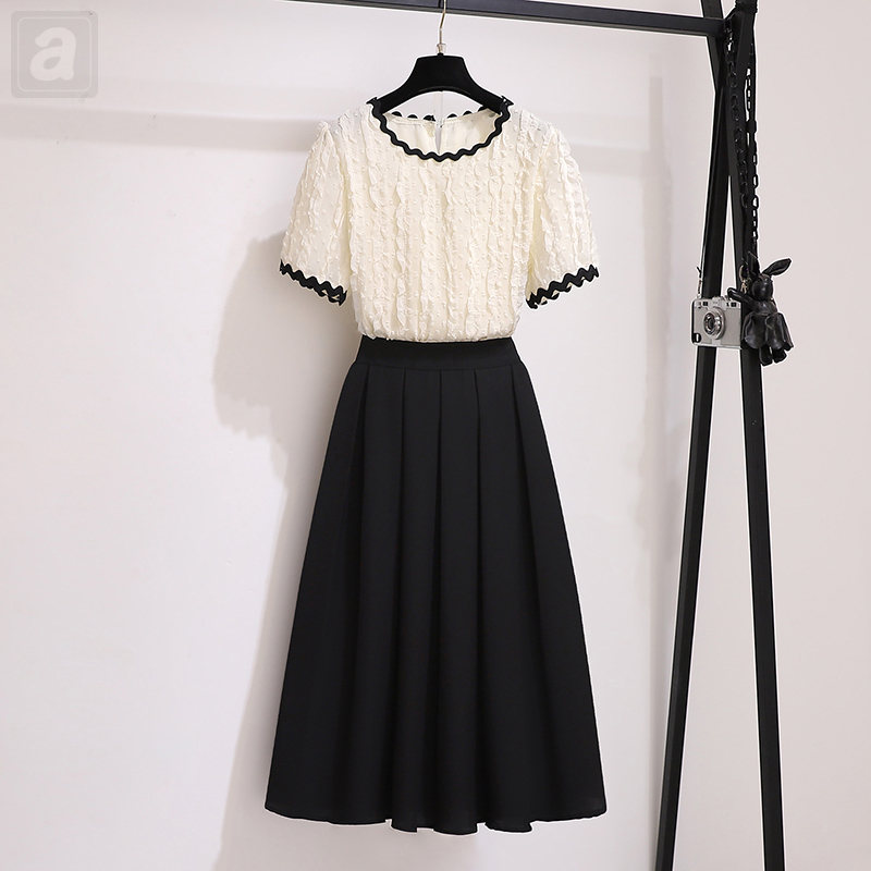 白色/T恤+黑色/半身裙類