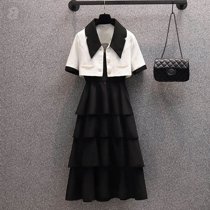 白色襯衫+黑色吊帶裙