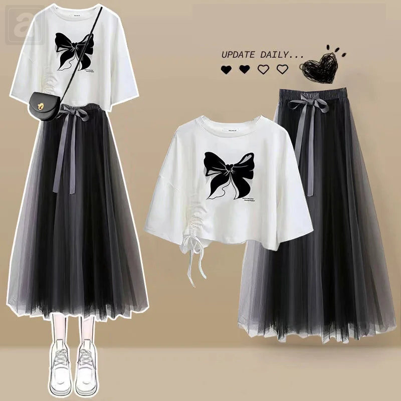 白色/T賉+黑色/半身裙類