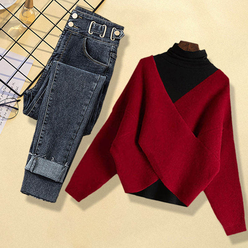 黑色/打底衫+紅色/毛衣+藍色/牛仔褲