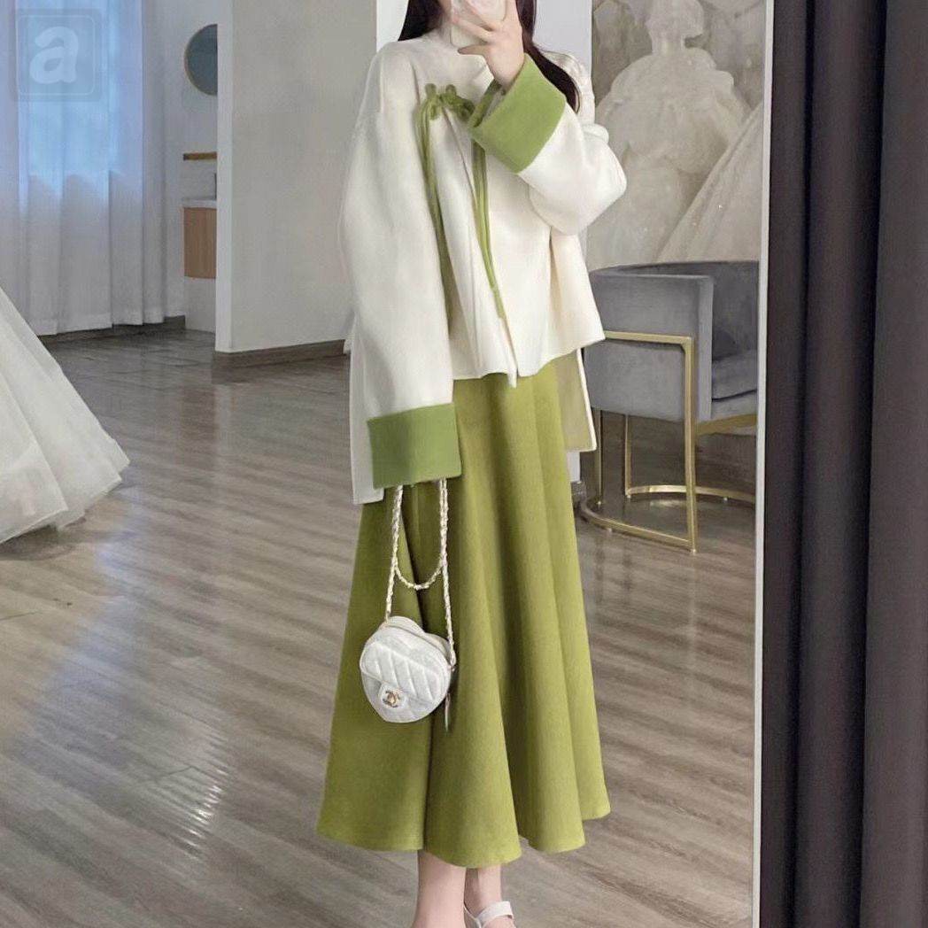 杏色/外套+綠色/半身裙類