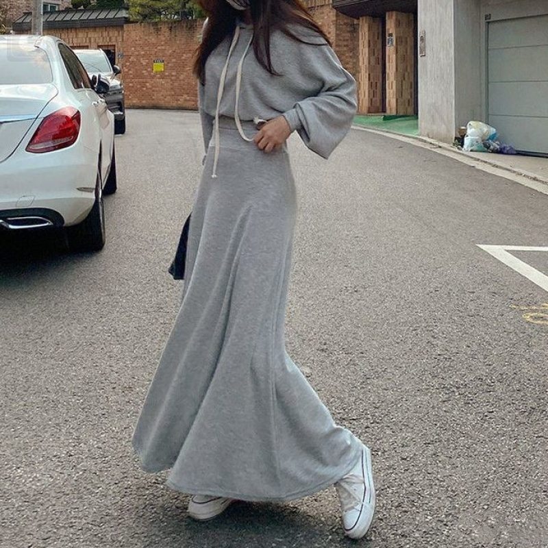 灰色/衛衣+灰色/長裙