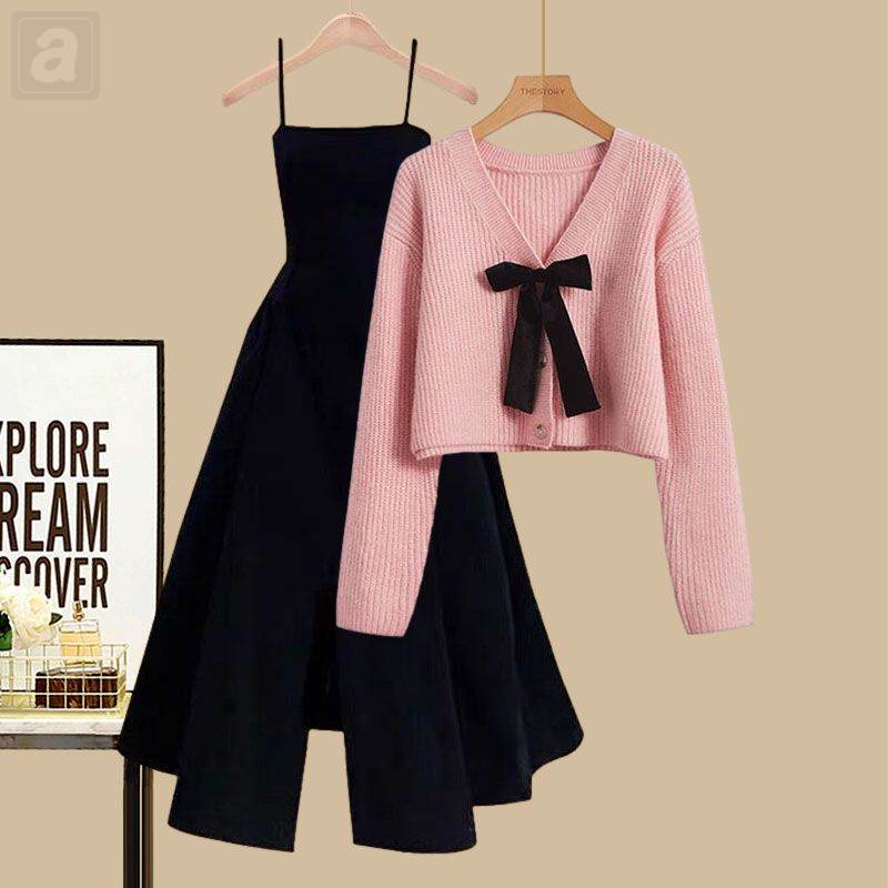 粉色毛衣+黑色洋裝/套裝