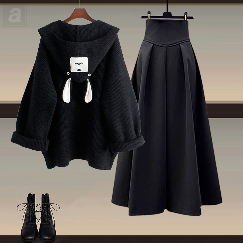 黑色外套+黑色半身裙