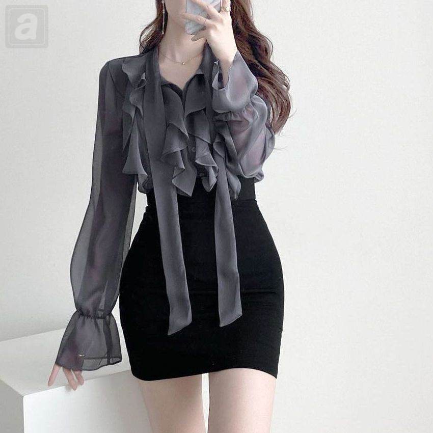 灰色/襯衫+黑色/半身裙類