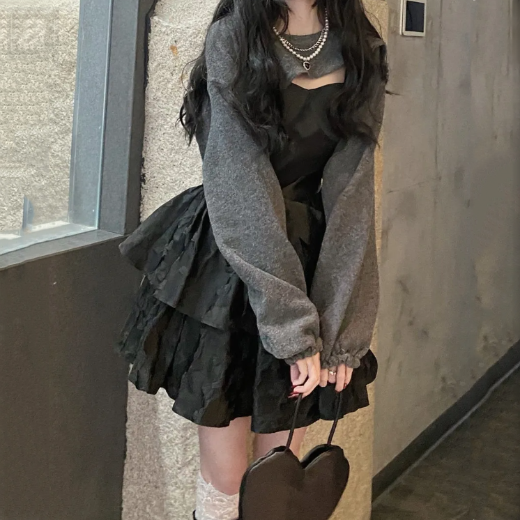 灰色/罩衫＋黑色/洋裝