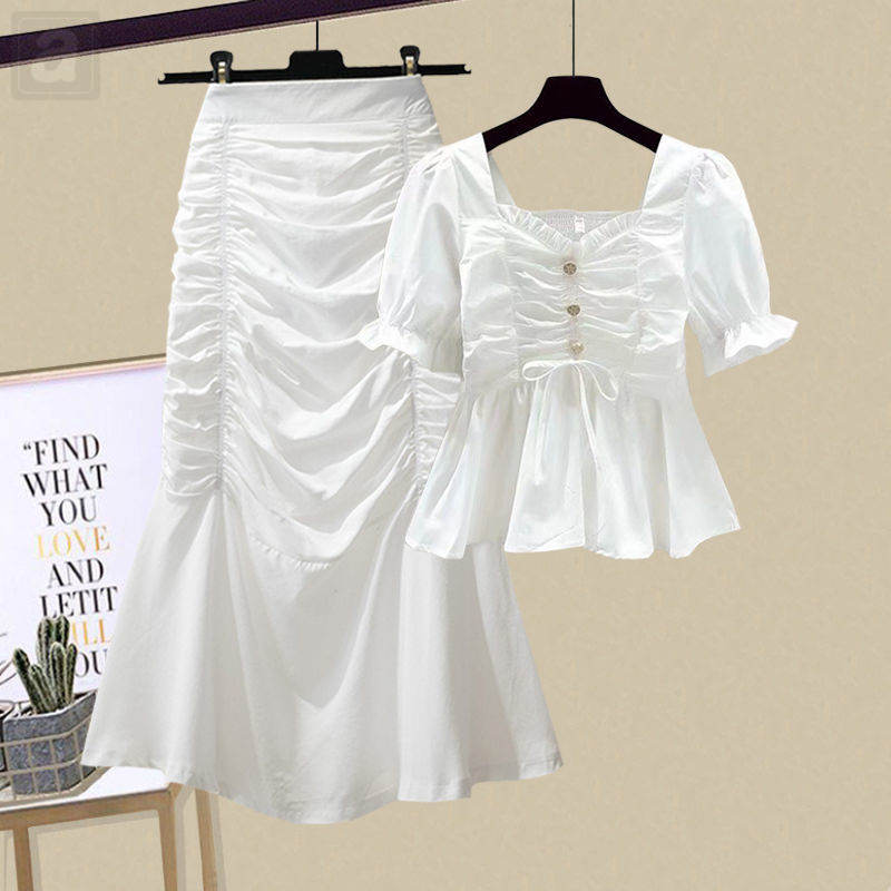 白色上衣+白色半身裙/套裝