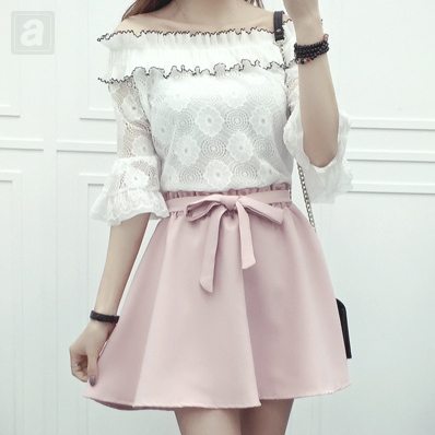 白色上衣+粉色半身裙