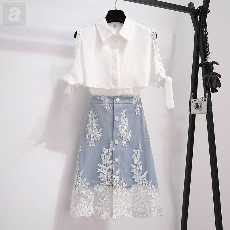 白色襯衫+藍色半身裙