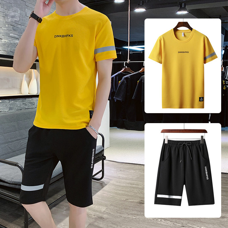 黃色01T恤+黑色褲子